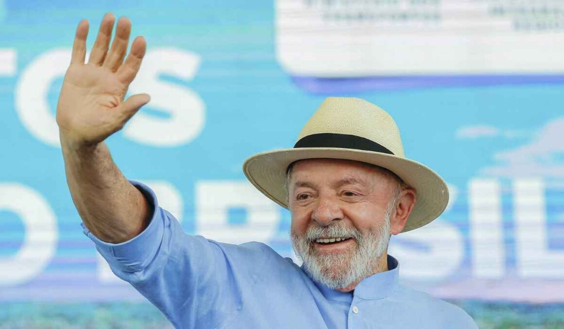 Lula manda recado a Trump sobre minerais brasileiros: "Ninguém põe a mão"