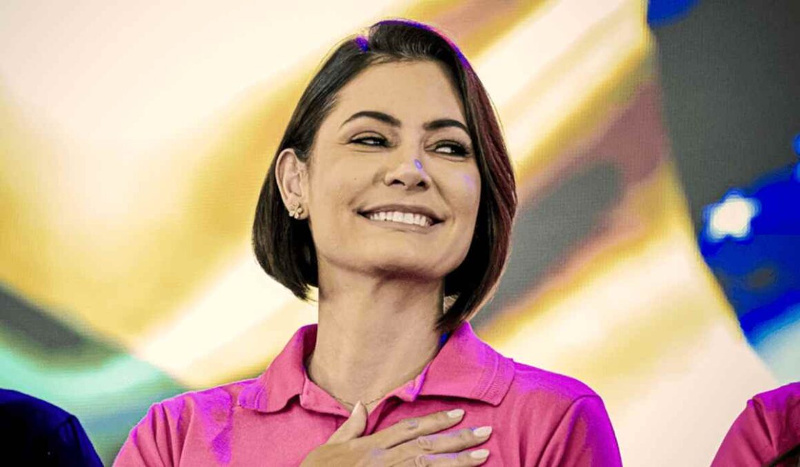 "Eu posso usar grife porque não sou contra o capitalismo", diz Michelle Bolsonaro