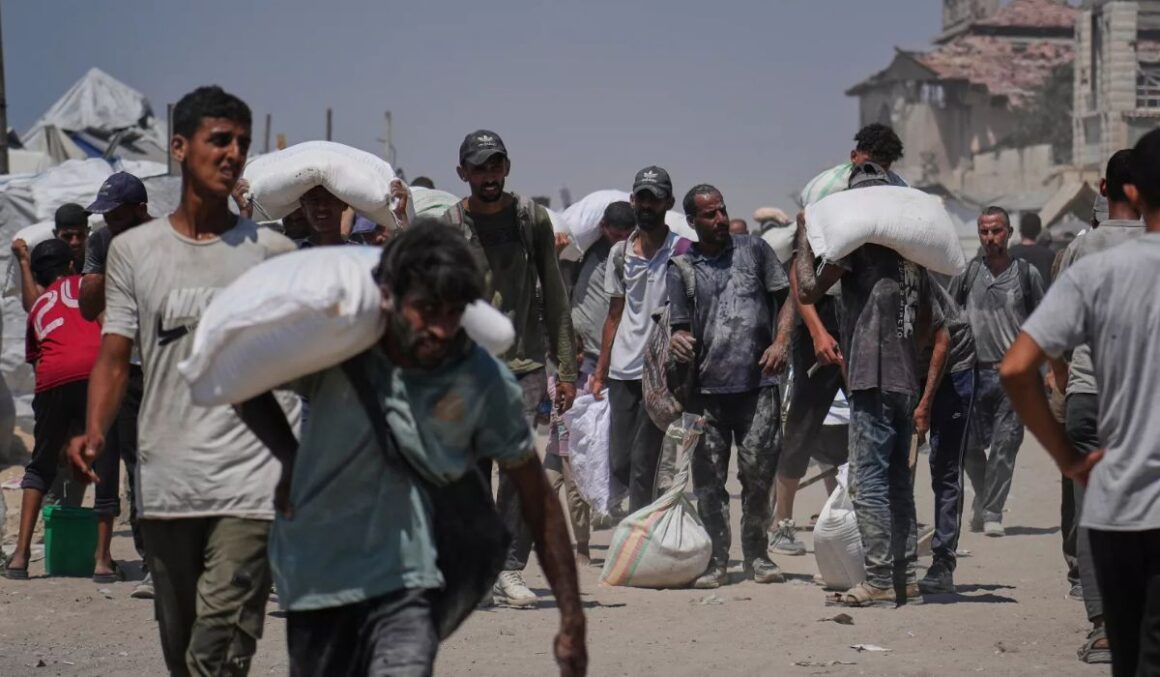 Palestinianos de Gaza dizem que ajuda humanitária não é suficiente para chegar a todos os que precisam