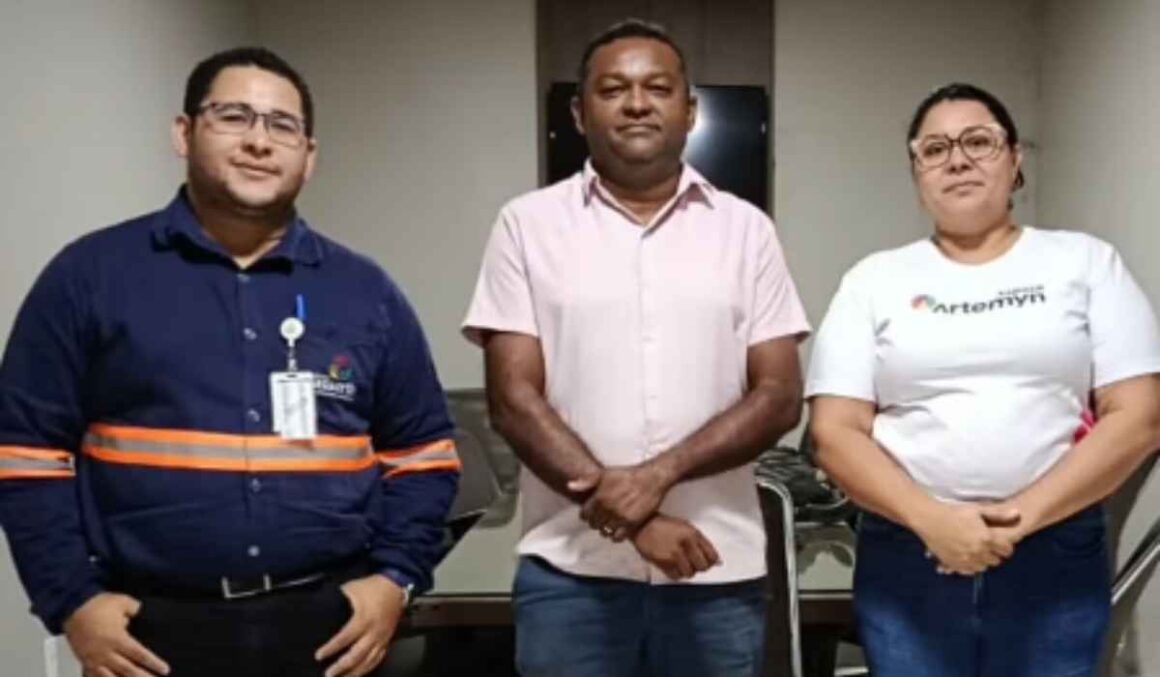 Vereador Railton Silva debate obras e empregos com representantes da empresa Artemyn