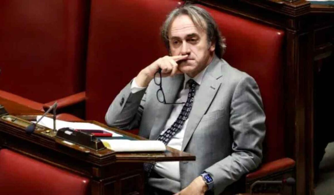 "Cumpri meu dever": deputado italiano recebe ameaças de morte após denunciar Zambelli