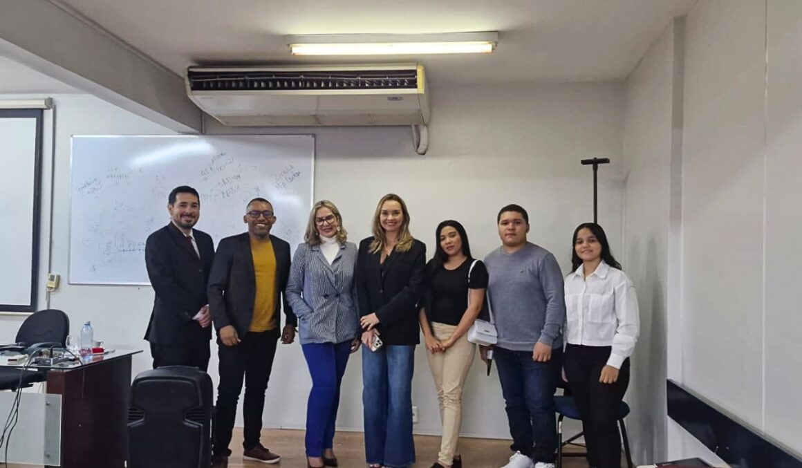 Advogada Luciana Portela ministra aula sobre Imersão em Linguagem Simples na OAB