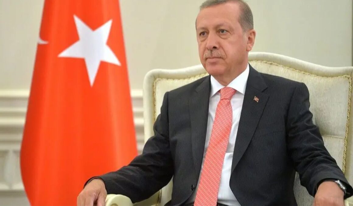 Turquia apoia aumento de gasto militar da Otan e promete sistema de defesa aérea inovador