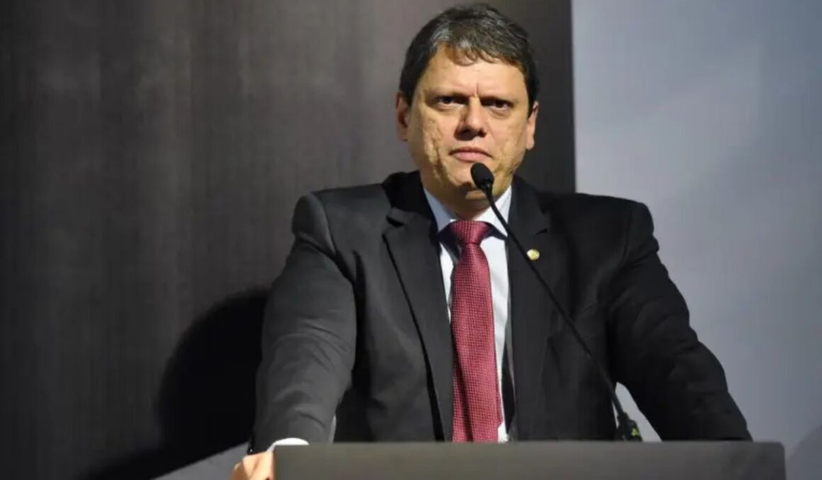 Tarcísio descarta candidatura à Presidência em 2026, mesmo se Bolsonaro pedir
