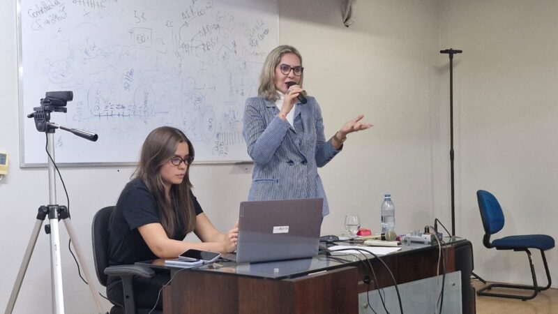 Advogada Luciana Portela ministra aula sobre Imersão em Linguagem Simples na OAB