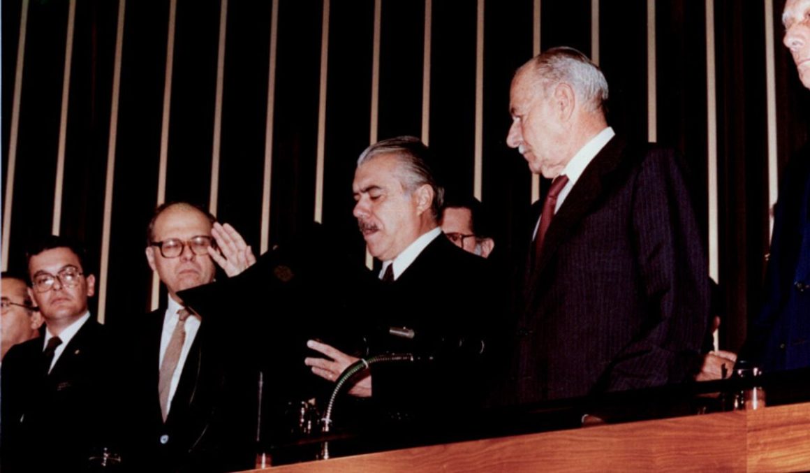 Risco de novo golpe ameaçou posse de Sarney e volta da democracia