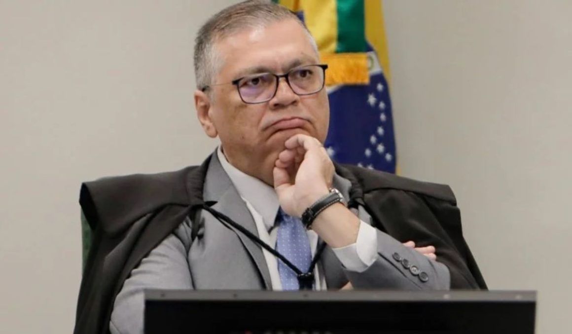 Ministro Flávio Dino afirmou que STF não cederá a coações, chantagens ou ameaças