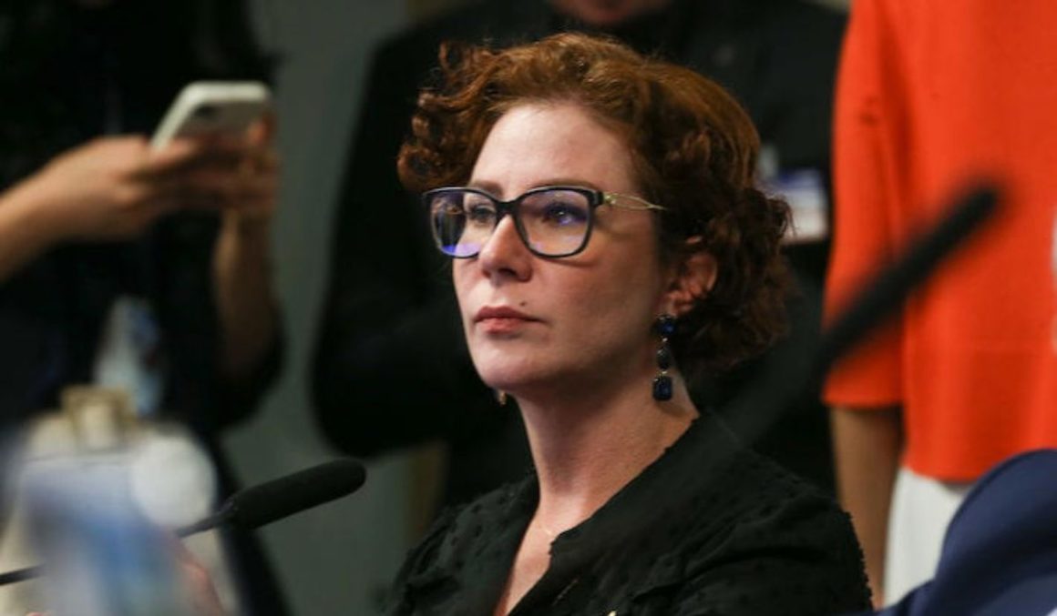 Carla Zambelli é condenada a mais de 5 anos de prisão pelo STF