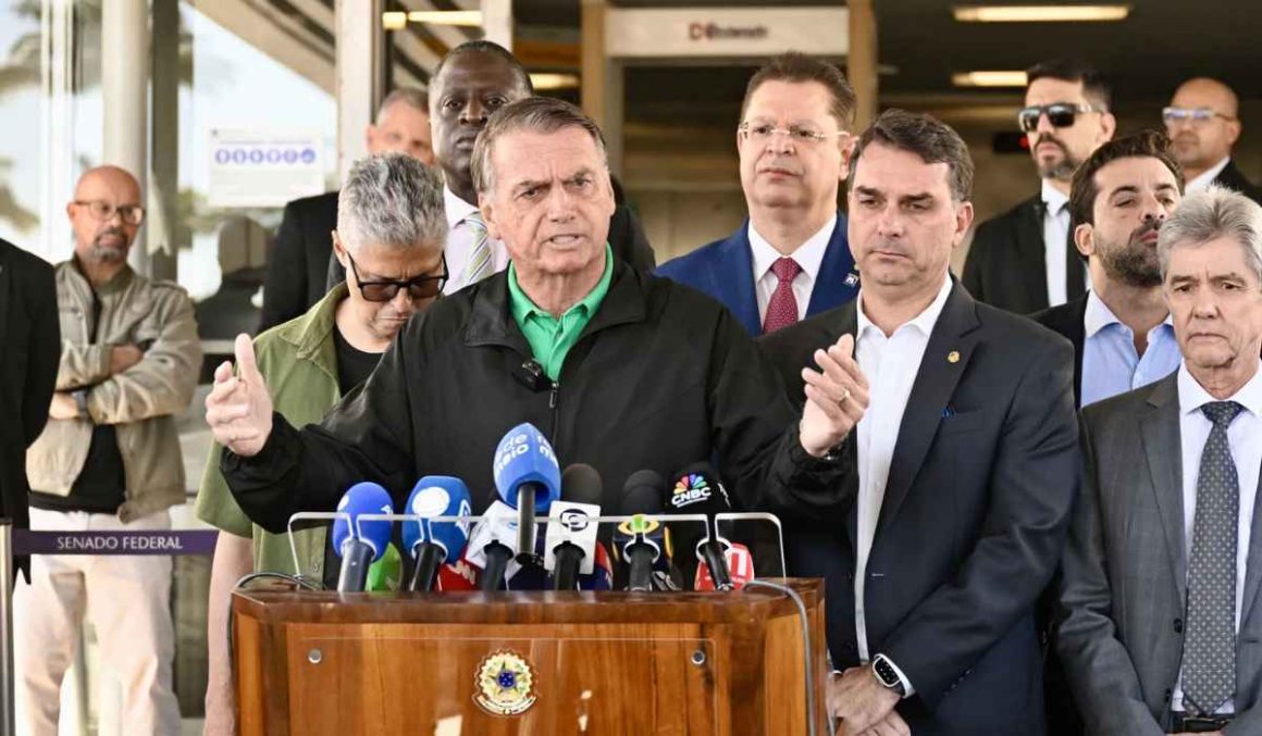 PF vê indícios de lavagem de dinheiro em movimentações milionárias de Bolsonaro