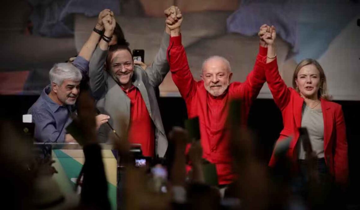 'Precisamos construir o PT para quando Lula não estiver mais nas urnas', diz novo presidente do partido