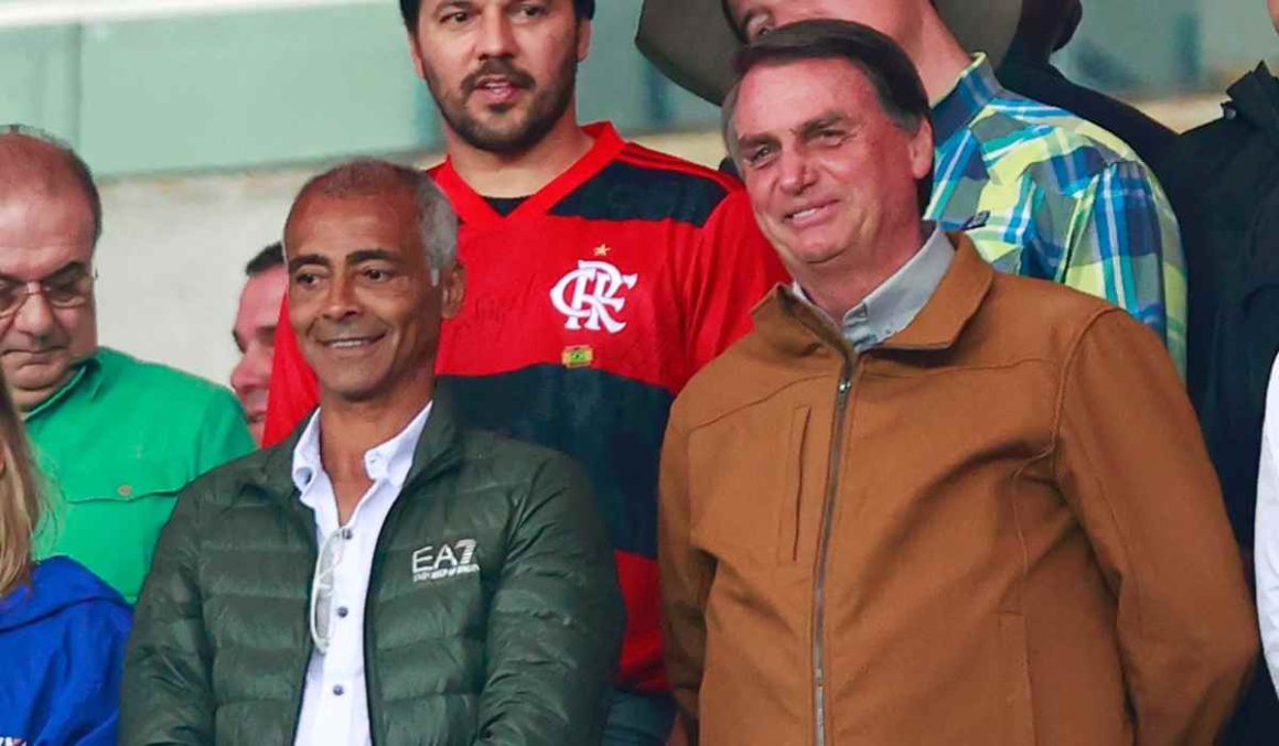 Romário deixa de seguir Bolsonaro e apaga fotos com ele