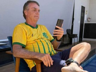 PF pede policiais dentro da casa de Bolsonaro para evitar fuga