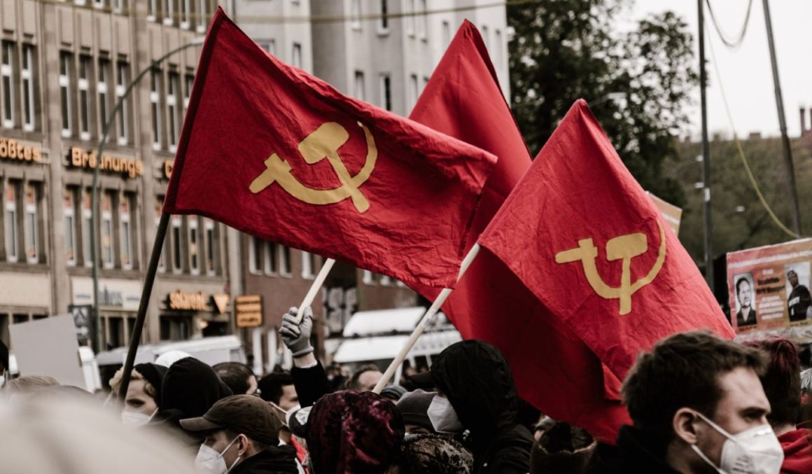 URSS: Conquistas, Colapso e a Rússia
