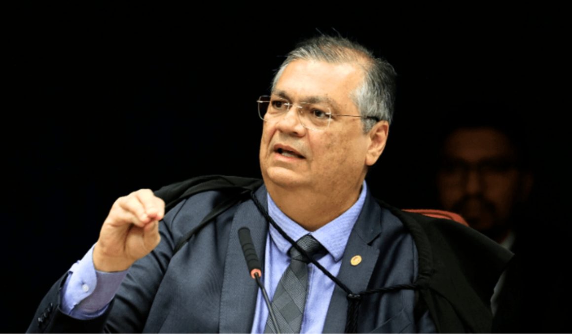 Dino proíbe faculdades municipais pagas de abrir turma em outra cidade