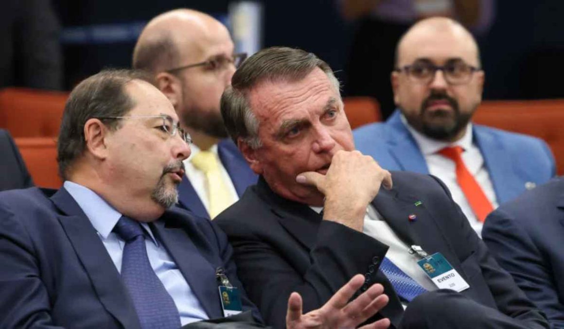 'Reunião não é tentativa armada contra o Estado', diz advogado de Bolsonaro