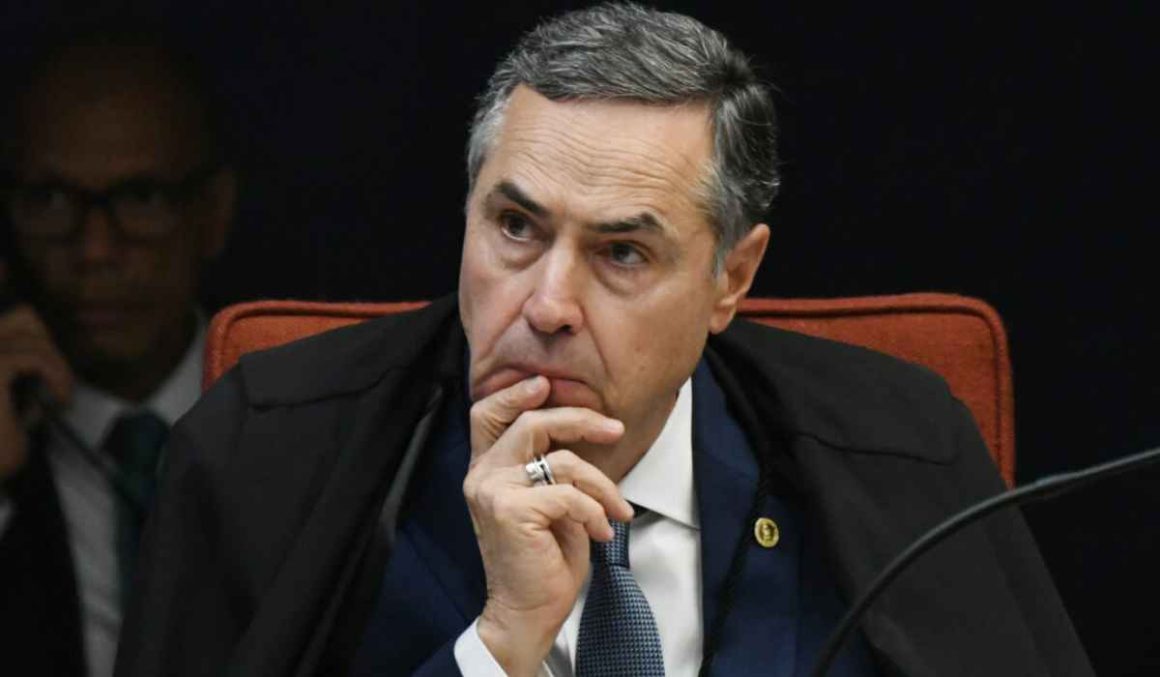 Barroso diz que STF julga à luz do dia, e não no 'mundo das sombras' da ditadura