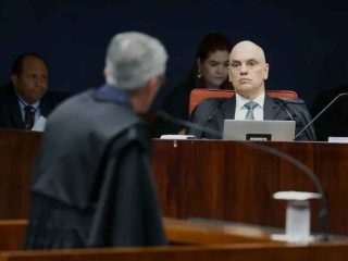 Julgamento de Bolsonaro é retomado no STF com voto de Moraes