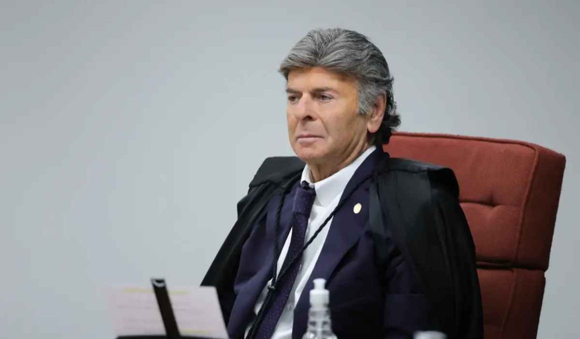 Fux começa voto dizendo que STF é incompetente para julgar trama golpista e que processo precisa ser anulado