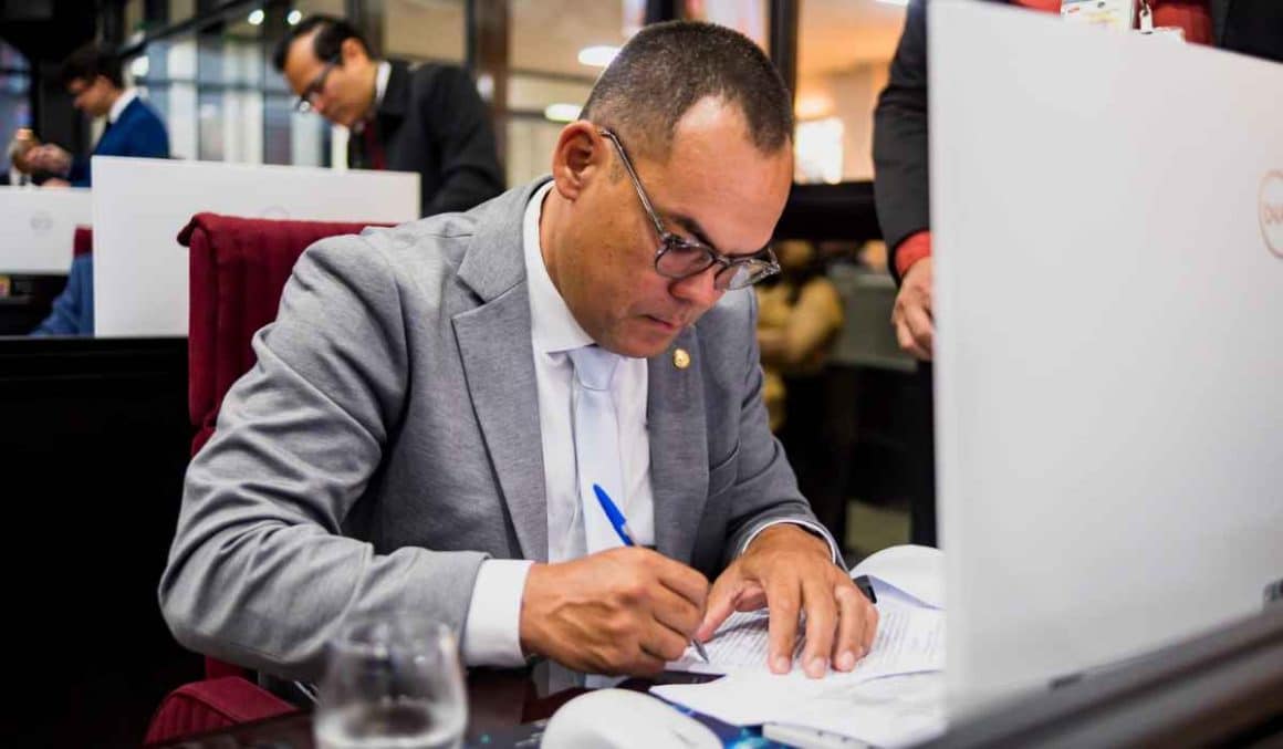 Alepa aprova projeto de Lu Ogawa para pagamento de passagens via Pix no transporte público no Pará