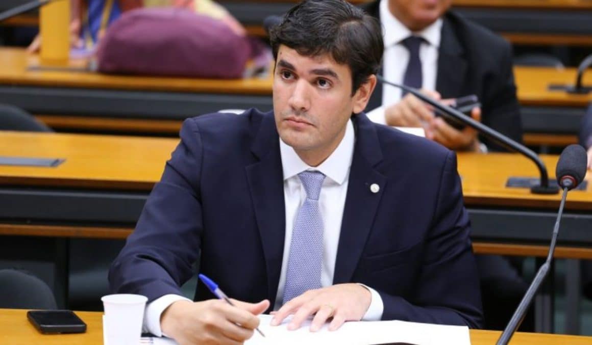 Avança na Câmara proposta que classifica oficial de justiça como integrante de carreira típica de Estado