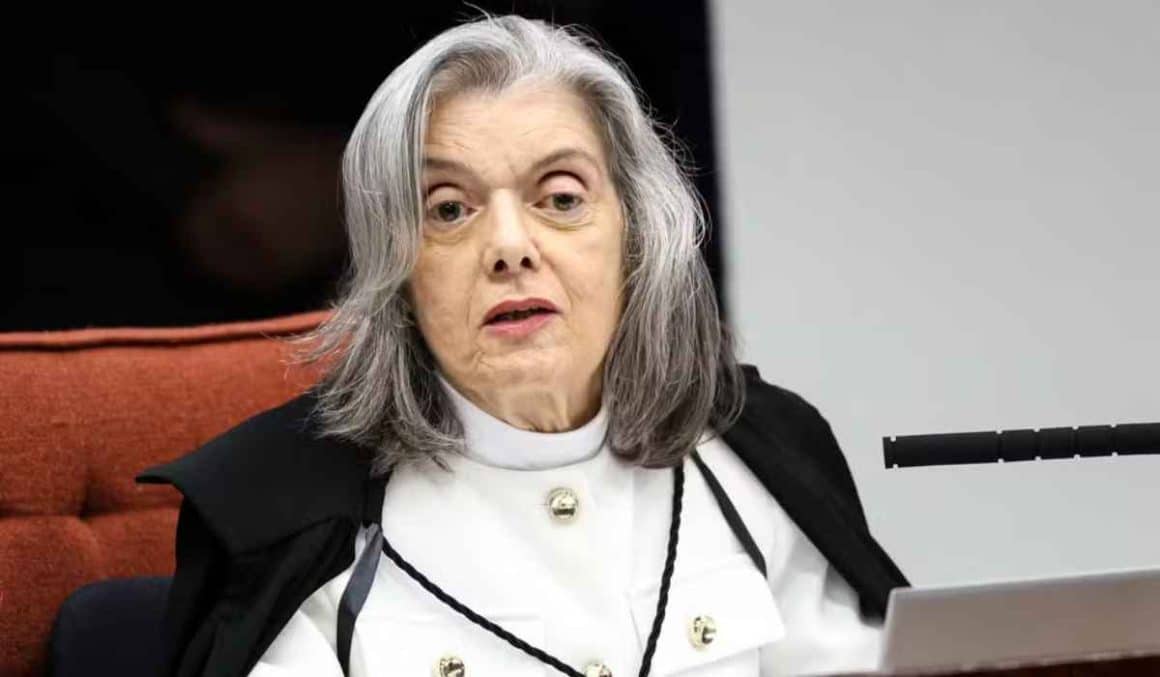 Maioria do STF vota pela condenação de Bolsonaro por associação criminosa