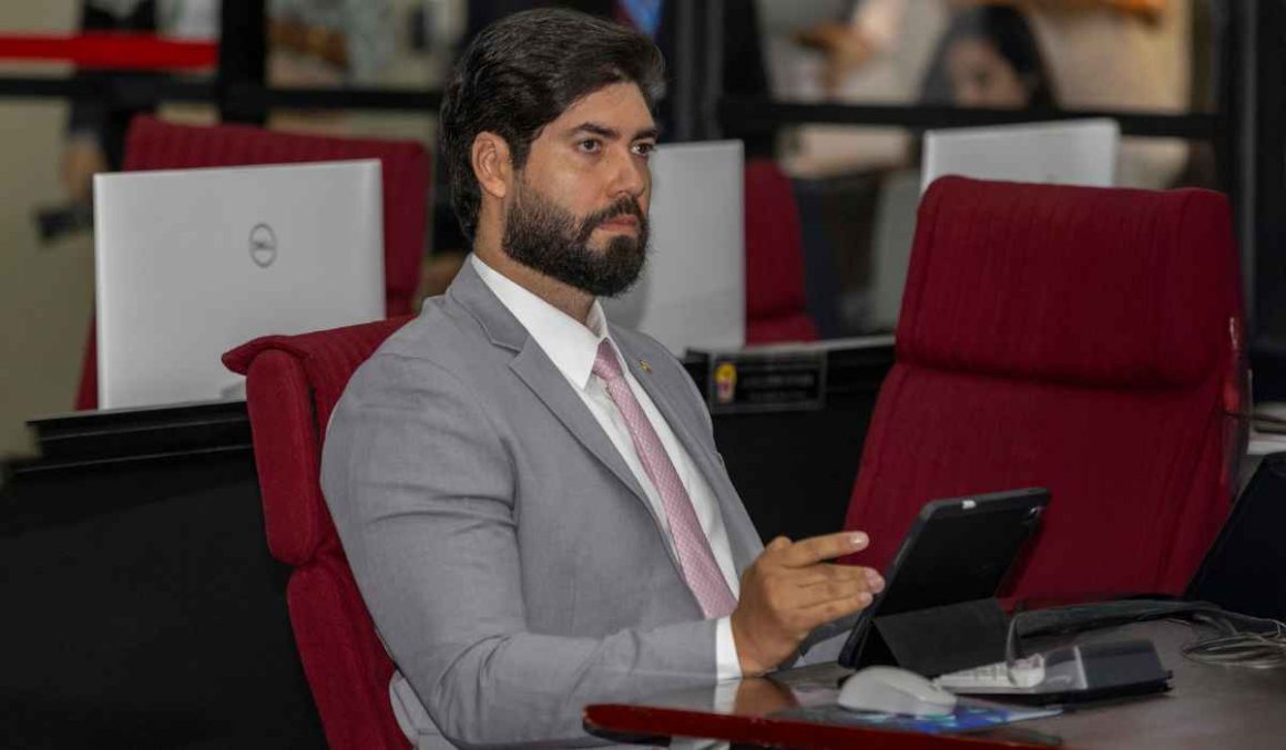 Deputado Adriano Coelho consolida mandato com atuação de destaque na Alepa