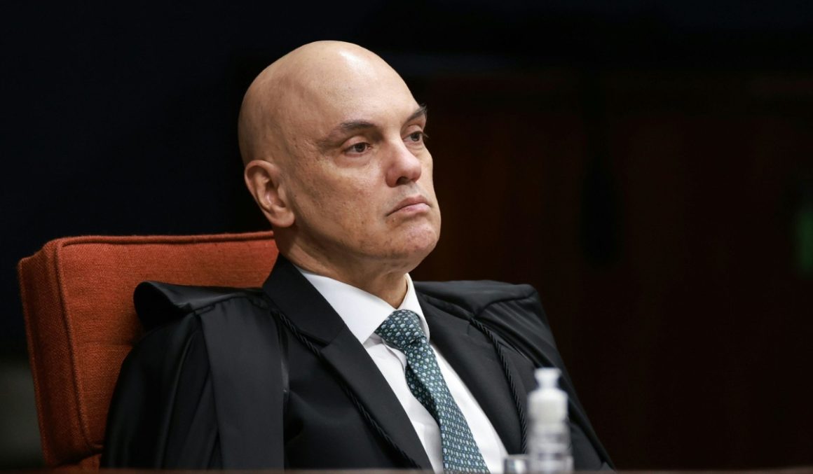 A pedido de Moraes, Zanin agenda mais duas sessões para julga Bolsonaro