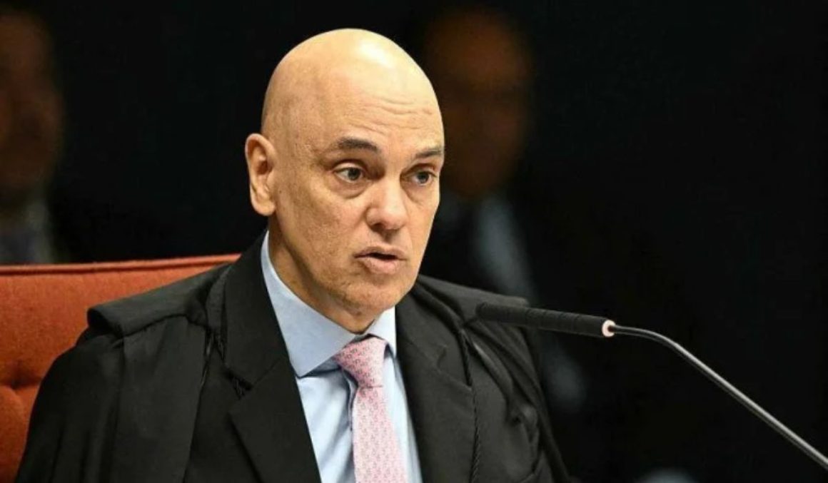Bolsonaro e aliados confessaram golpe em reunião ministerial, diz Moraes