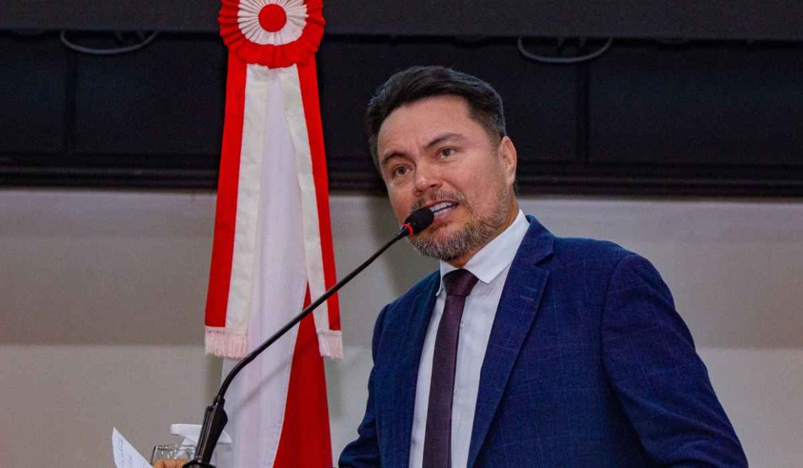 Josué Paiva reforça compromisso com a educação em Óbidos e Monte Alegre