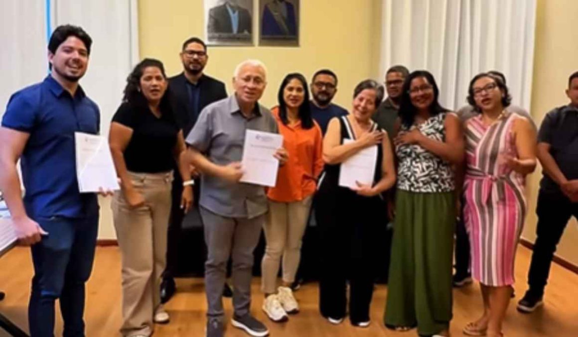 Prefeito Rubens Teixeira recebe proposta de reformulação do PCCR da educação em Moju
