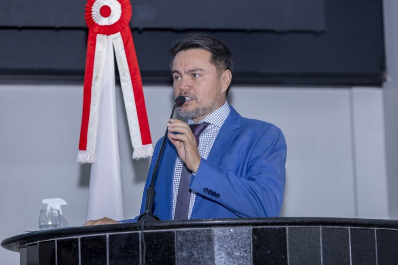 Deputado Josué Paiva acompanha ministro Jader Filho em agenda de habitação em Santarém