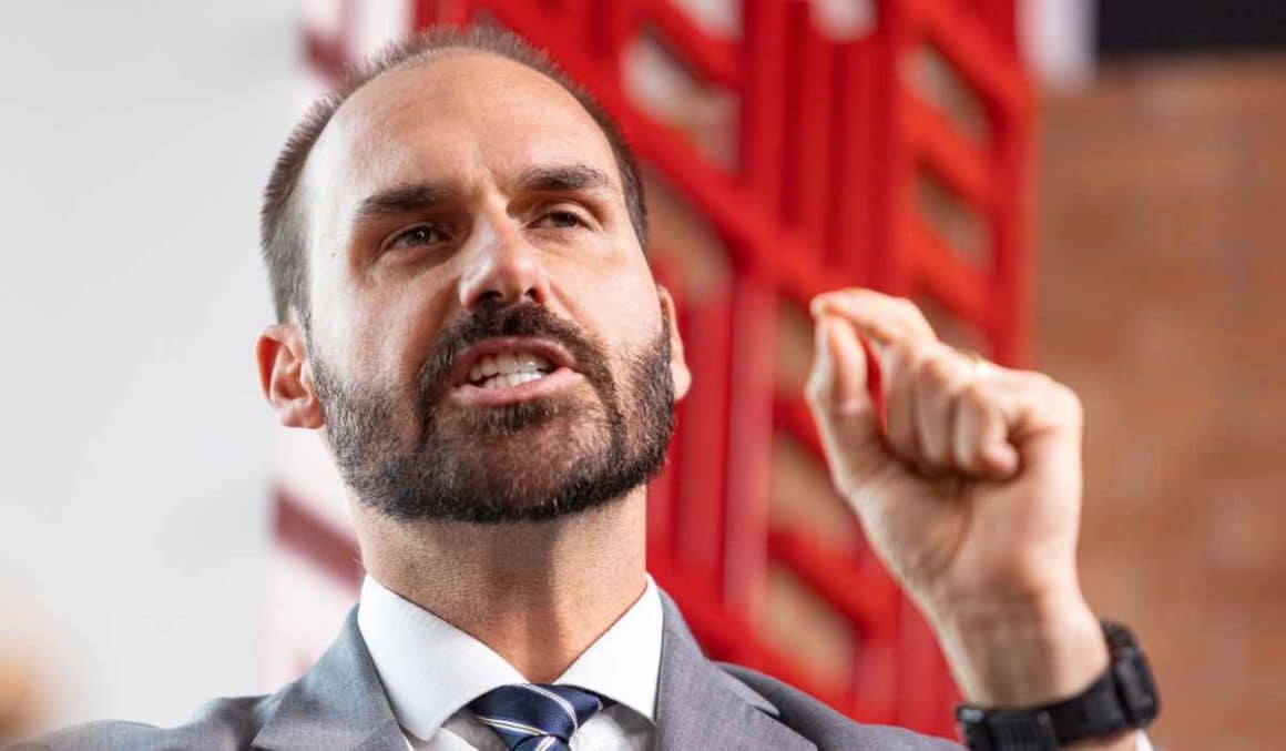 Com 68%, Eduardo Bolsonaro lidera rejeição entre presidenciáveis