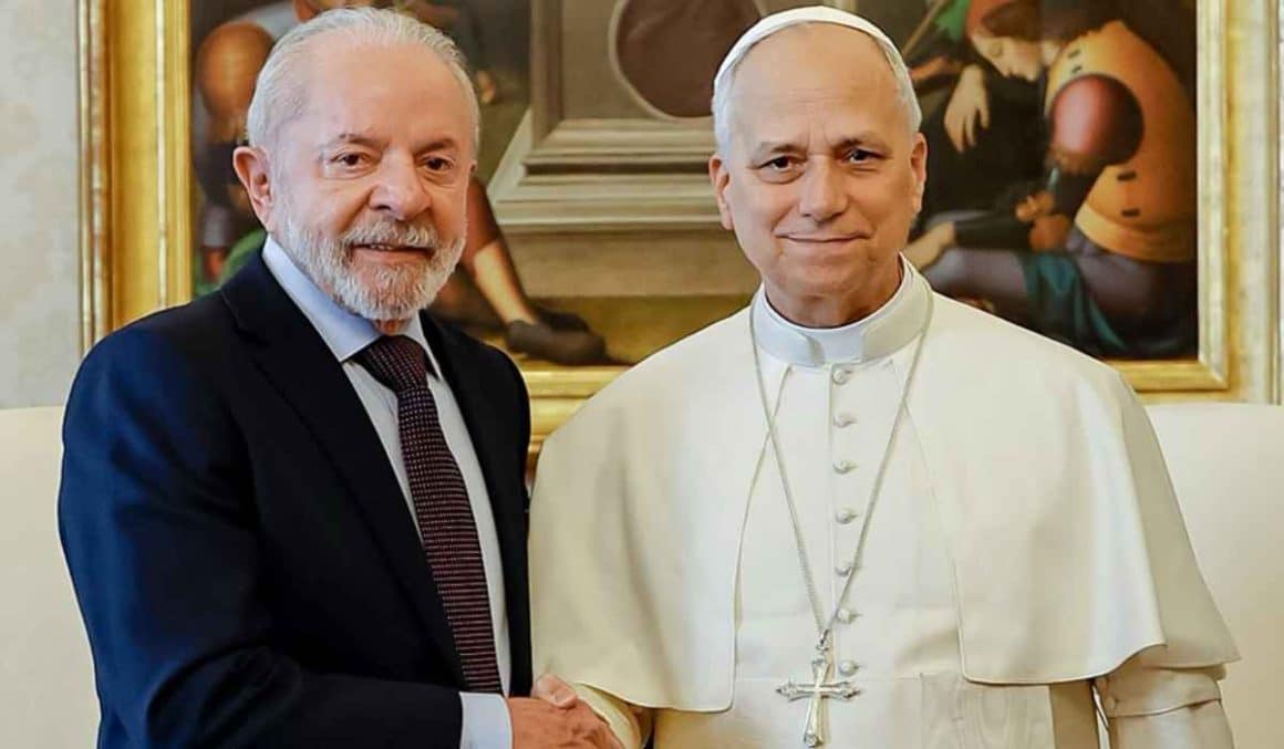 Em encontro no Vaticano, Lula convida Leão XIV para COP30