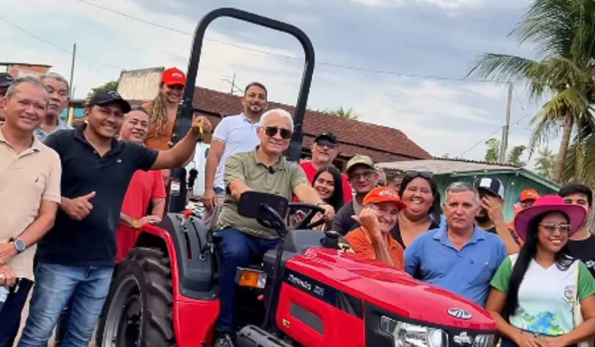 Prefeito Rubens Teixeira (MDB) entrega tratores e roçadeiras para fortalecer comunidades rurais de Moju