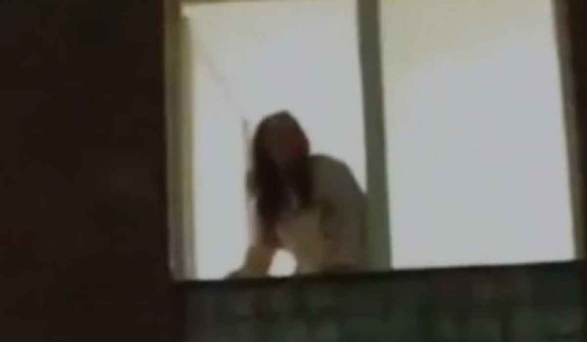 Imagens Fortes: mulher joga namorado pela janela de apartamento e se atira do prédio Imagens Fortes: mulher joga namorado pela janela de apartamento e se atira do prédio