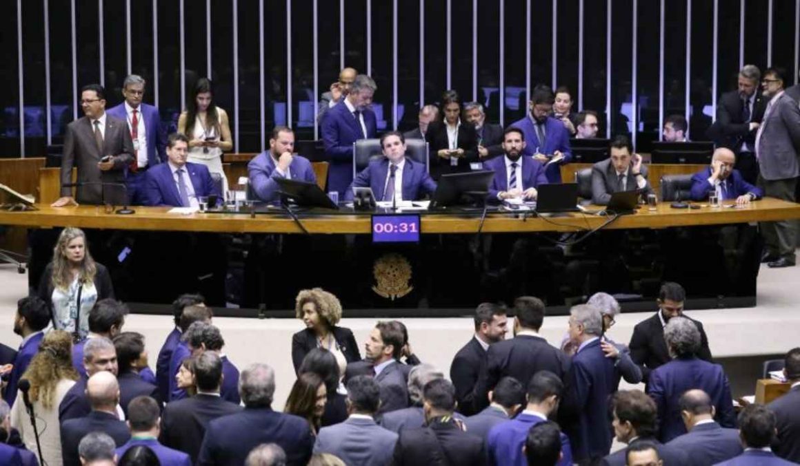 Isenção do IR tem aprovação histórica na Câmara