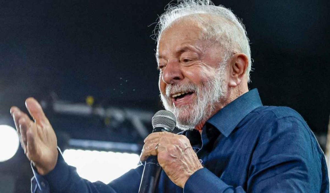 'Construção de Brasil mais justo', diz Lula sobre aprovação da isenção do IR