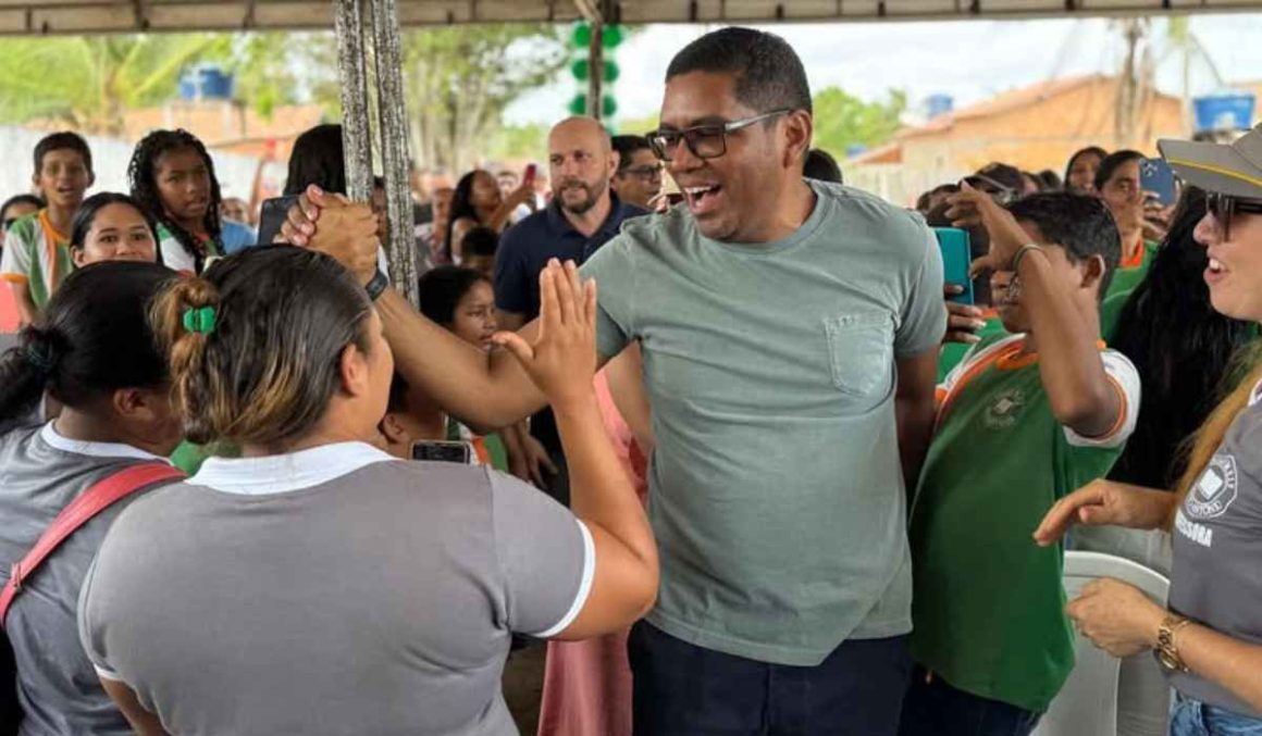 Artemes Oliveira assina Ordem de Serviço para construção do ginásio da Escola Santo Antônio em Ipixuna do Pará Artemes Oliveira assina Ordem de Serviço para construção do ginásio da Escola Santo Antônio em Ipixuna do Pará