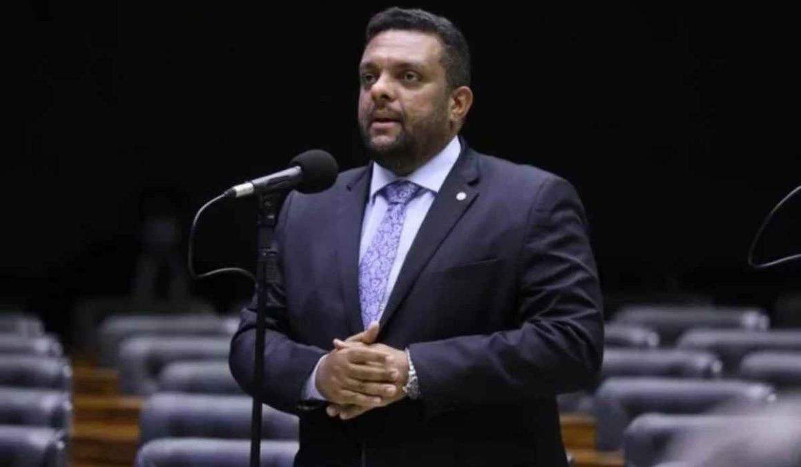 Pastor diz que 4 jovens da igreja foram mortos em operação da Polícia: ‘Nunca portaram fuzis” Pastor diz que 4 jovens da igreja foram mortos em operação da Polícia: 'Nunca portaram fuzis"