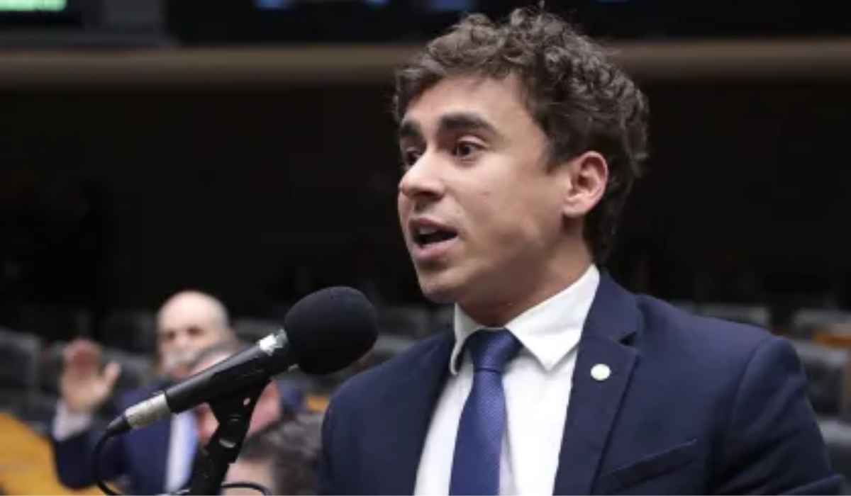 Nikolas alega 'doutrinação' e tenta mudar aulas sobre crise climática