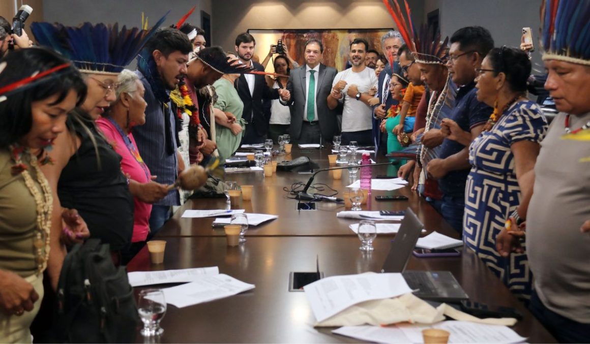 Chicão conduz reunião com lideranças indígenas na Alepa e defende construção coletiva da lei da educação escolar indígena no Pará