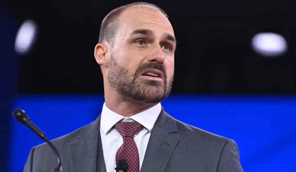 Governador bolsonarista chama Eduardo Bolsonaro de ‘louco’ e diz que ele está ‘falando bobagem’ Governador bolsonarista chama Eduardo Bolsonaro de 'louco' e diz que ele está 'falando bobagem'