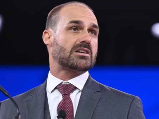 Governador bolsonarista chama Eduardo Bolsonaro de 'louco' e diz que ele está 'falando bobagem'