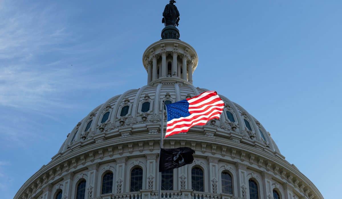 Senado dos EUA aprova acordo temporário para encerrar paralisação histórica do governo