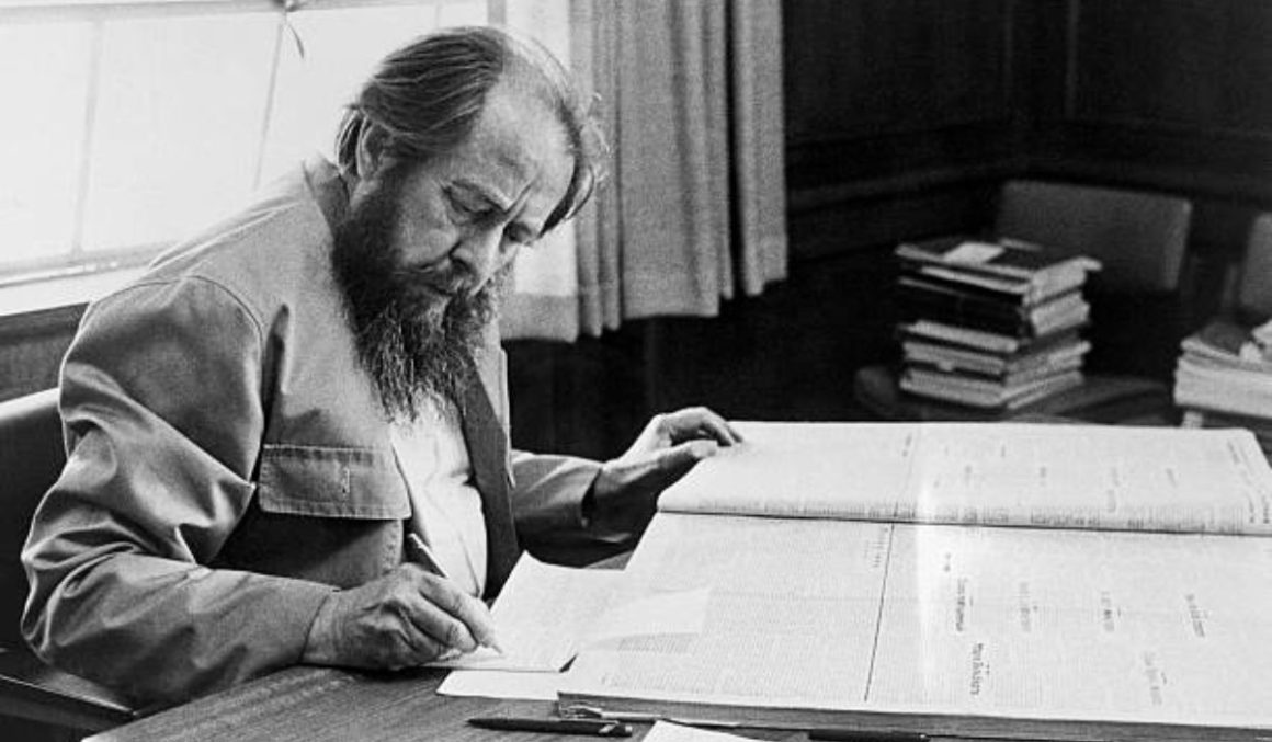 Há 41 anos, a URSS cassava cidadania de Alexander Soljenítsin