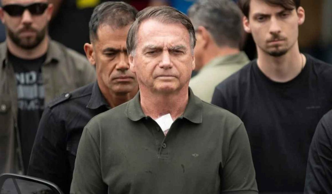 Bolsonaro é preso pela PF por determinação de Moraes