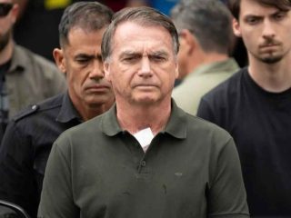 Bolsonaro é preso pela PF por determinação de Moraes