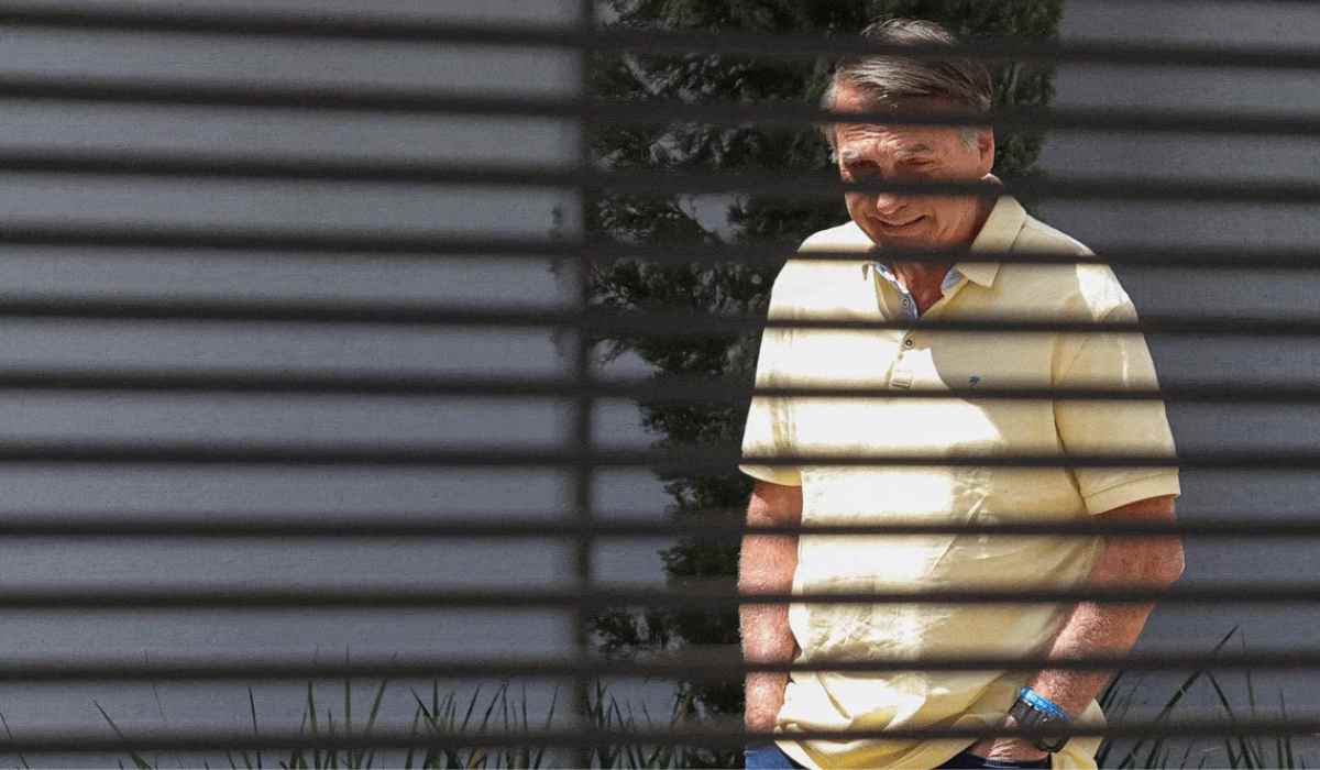 Bolsonaro tentou romper tornozeleira, diz Moraes em decisão por prisão