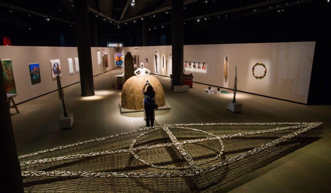 Exposição da NYPL narra vidas do Oriente Médio e Norte da África em Nova York (1850-2024)