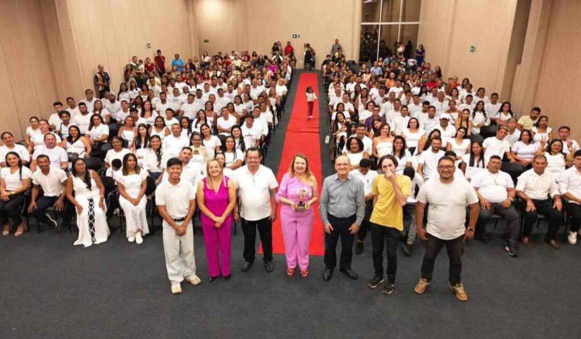 Deputada Maria do Carmo celebra certificação de turmas do EJA Maria em Santarém